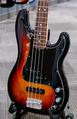 Store Special Product - Fender - American Performer Precision Bass, Rosewood Fingerboard - 3 Tone Sunburst